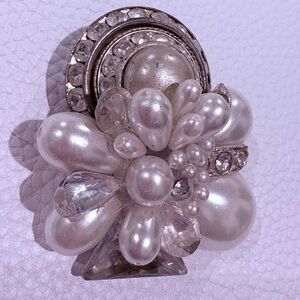 Vintage Loaded Pearl & Glitz Brooch Rhinestone and Crystal accents New
Glamours
